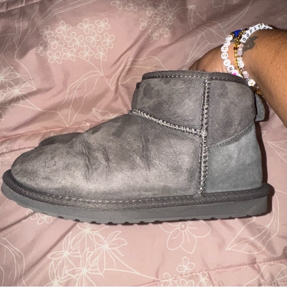 The EMU Australia Stinger Micro Women's Size 6 Suede Sheepskin Gray Boot - Picture 5 of 8